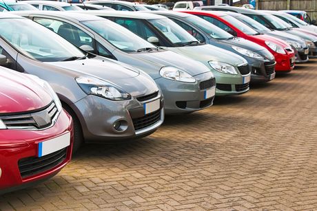 Autos auf dem Parkplatz